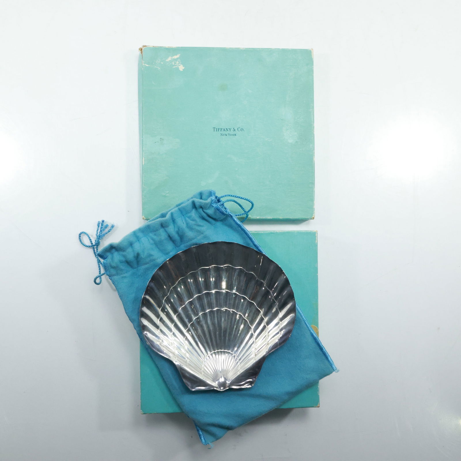 Vintage Tiffany & Co. Scallop Shell Dish in Sterling Silver weighs 198.87 grams (1 of 20)