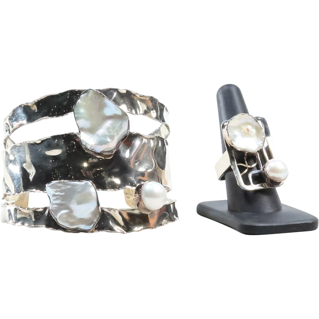 [2] .925 Sterling Silver JS Johanna Snyder Genuine Cultured Baroque Pearl Wide Bracelet ;: [2] .925 Sterling Silver JS Johanna Snyder Genuine Cultured Baroque Pearl Wide Bracelet 2 1/4 in. x 2 3/4 in. x 2 1/4 in. ; .925 Sterling Silver JS Johanna Snyder Genuine Pearls Ring Size 9 , 1 1/4 in