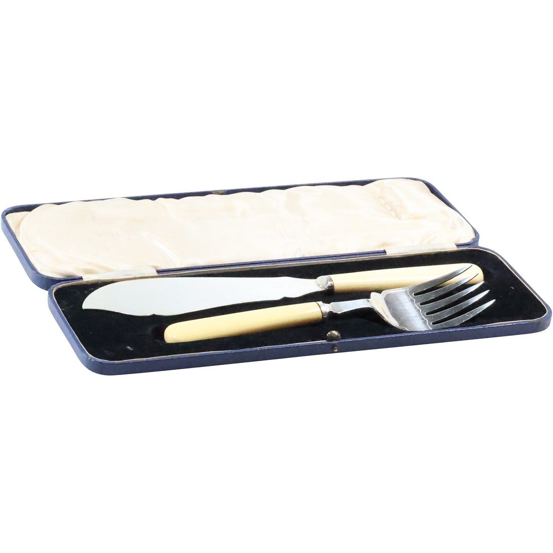 Antique Argyle Triple Plate Serving Fork and Knife Bone Handles in Original Case: Antique Argyle Triple Plate Serving Fork and Knife Bone Handles 11 1/2 in. x 2 1/8 in. in Original Case 13 1/4 in. x 4 5/8 in. x 1 1/4 in.