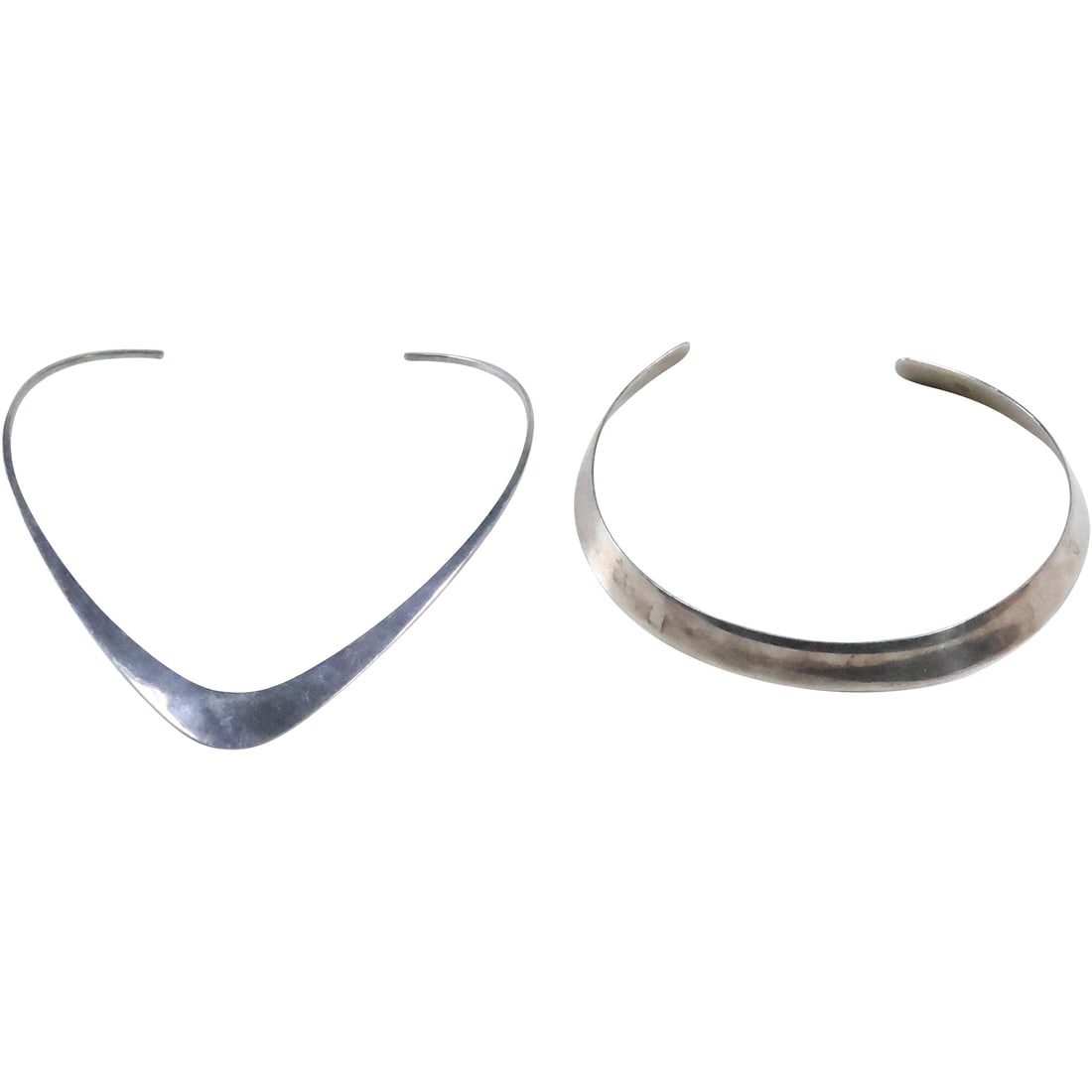 [2] Avanti Sterling Silver Mexico Hard Collar & Pearson Sterling Silver "V" Hard Collar: [2] Avanti Sterling Silver Mexico Hard Collar 4 1/2 in. 4 3/4 in. x 1/2 in. & Pearson Sterling Silver "V" Hard Collar 5 in. x 5 in.; total weight 55.4 grams