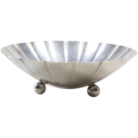 TIFFANY & CO MAKERS Sterling Silver 3-Footed Deep Dish Bowl 6 in. dia, weighs 196 grams