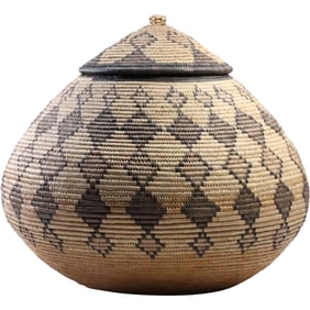 Original Reed Weaved ZULU Basket with Cover and Original Tag with Name of The Weaver