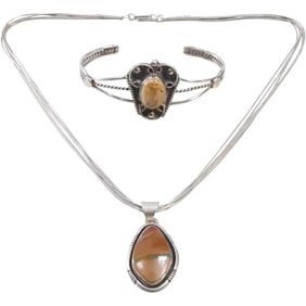 RY RICHARD YAZZY Navaho Liquid Necklace Cabochon and Sterling Silver Pendant Necklace;