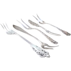 5 Assorted Wallace Sterling Silver Forks weighs 64.3 total weight, sizes 5 1/2 in. to 4 1/4 in.