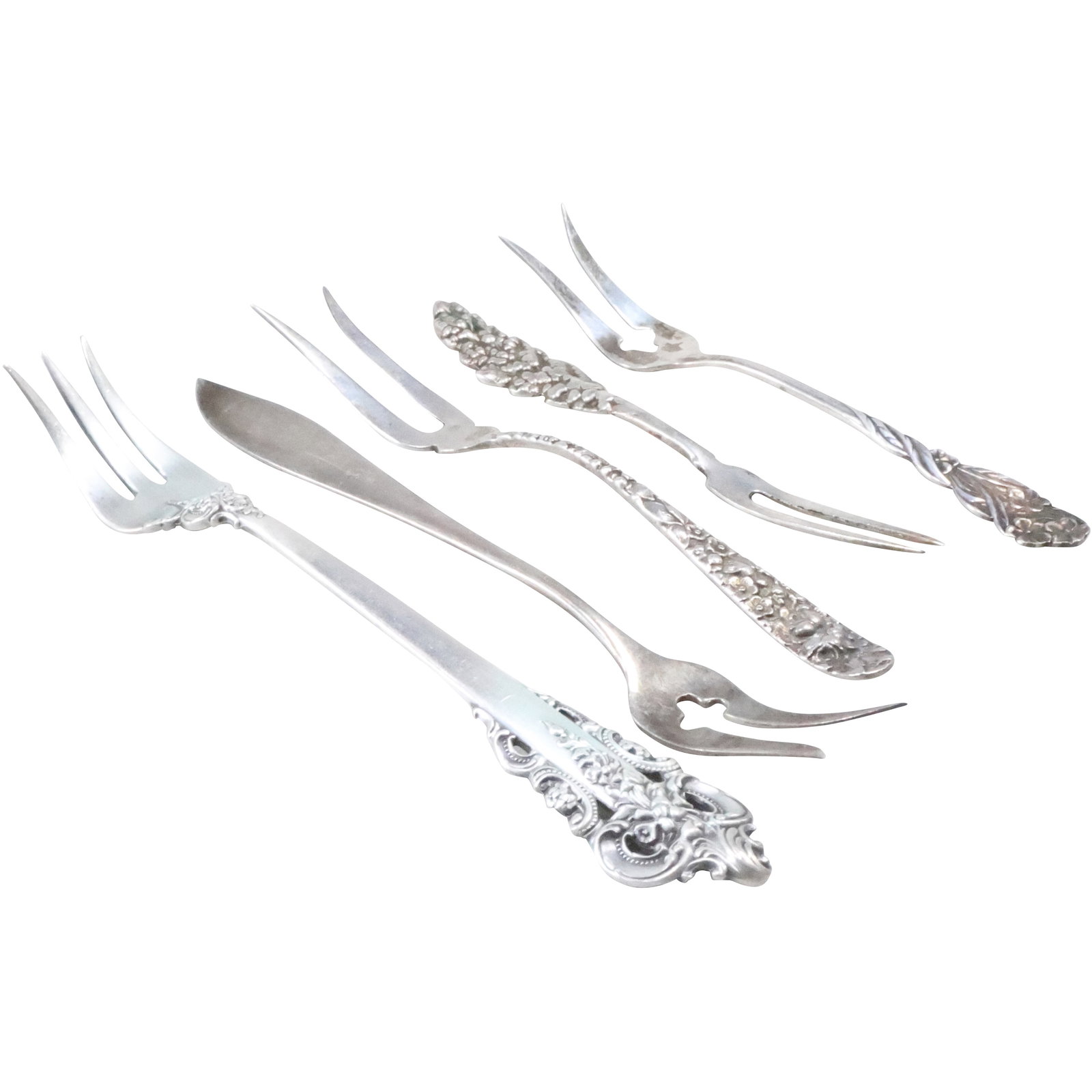 5 Assorted Wallace Sterling Silver Forks weighs 64.3 total weight, sizes 5 1/2 in. to 4 1/4 in.: 5 Assorted Wallace Sterling Silver Forks weighs 64.3 total weight, sizes 5 1/2 in. to 4 1/4 in.