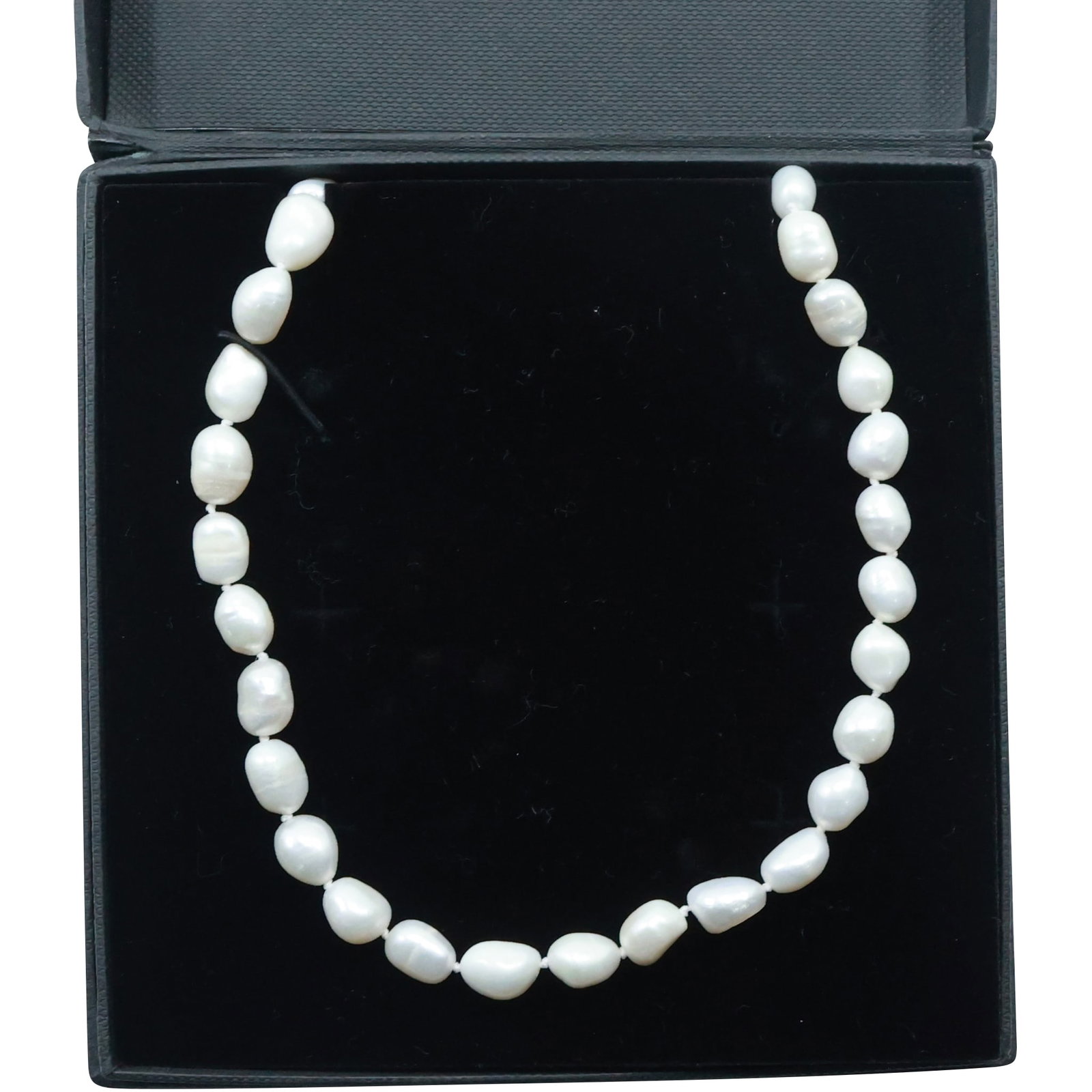 Pearl Expressions 18 in. Baroque Pearls Necklace with .925 Sterling Clasp in Original Box.: Pearl Expressions 18 in. Baroque Pearls Necklace with .925 Sterling Clasp in Original Box. box size: 5 1/8 in. x 5 1/8 in. x 1 1/8 in.