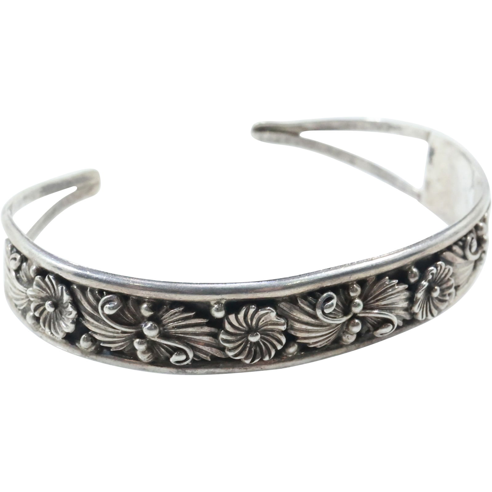 Sterling Silver "RB" RUNNING BEAR American Navajo Hand Carved Flower Cuff Bracelet (1 of 18)