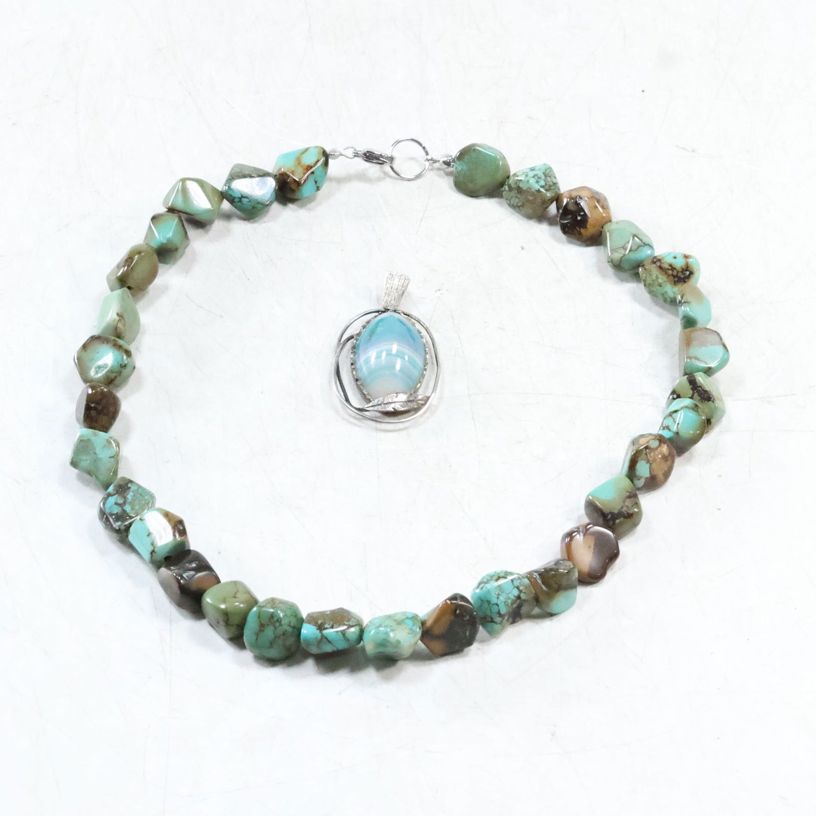 Vintage Native American Indian Turquoise Beaded Necklace and Blue Agate Pendant (1 of 20)