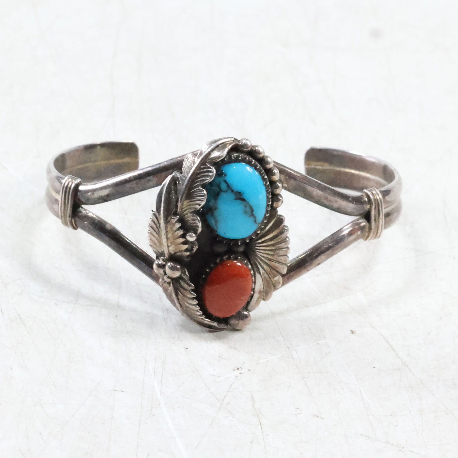 Vintage Native American Navajo .925 Sterling with Turquoise & Coral Cuff Bracelet Feather Design (1 of 12)
