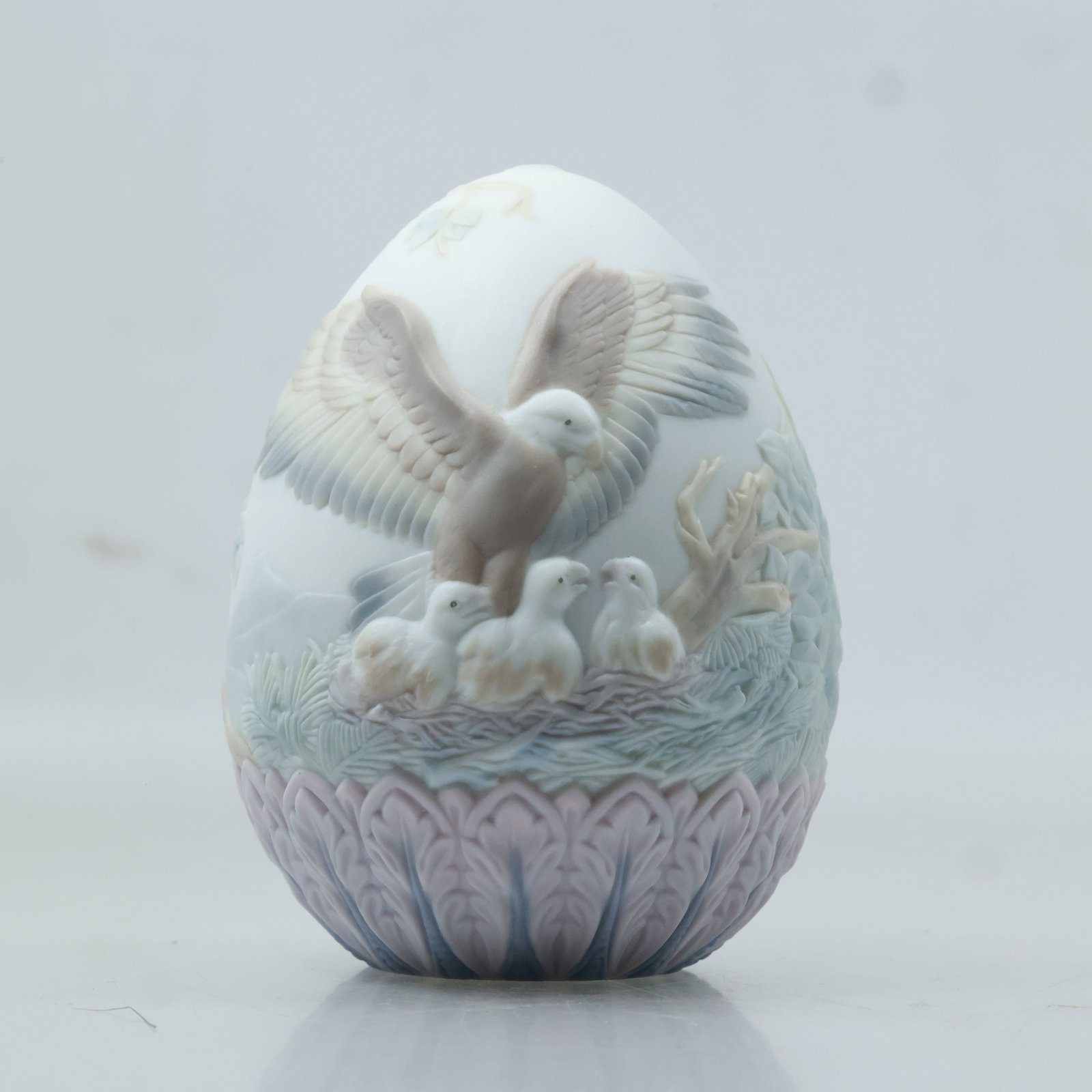 LLADRO 1997 Porcelain Egg with Eagle and Eaglets (1 of 19)