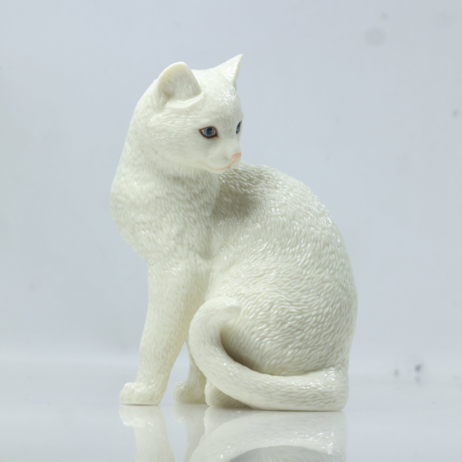 Vintage Lenox Fine Porcelain Admiration Cat Figurine 6 in. x 4 in. (1 of 18)