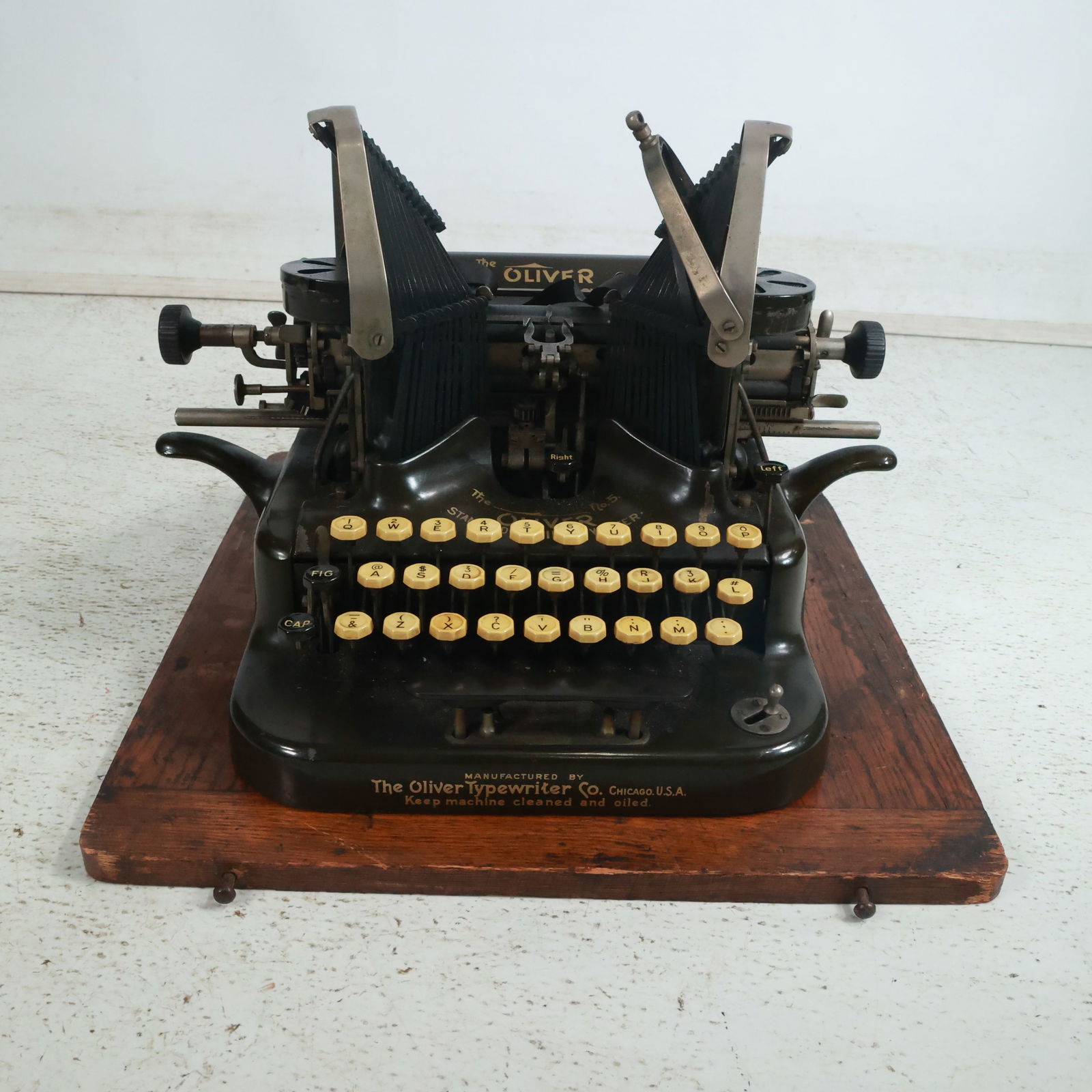 The Oliver #5 Standard Visible Writer Typewriter with Cover and Base, All Original (1 of 20)