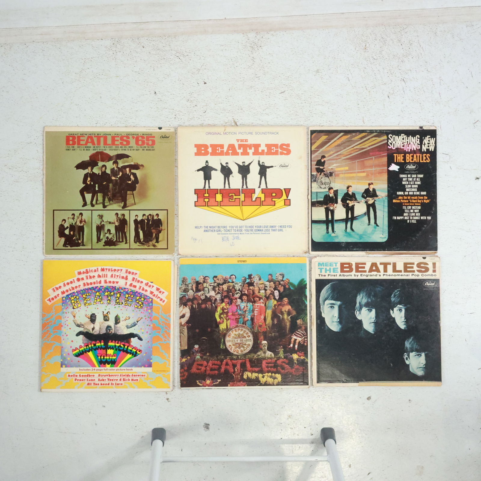 Estate Grouping 6 Assorted BEATLES Vinyl Records (1 of 19)