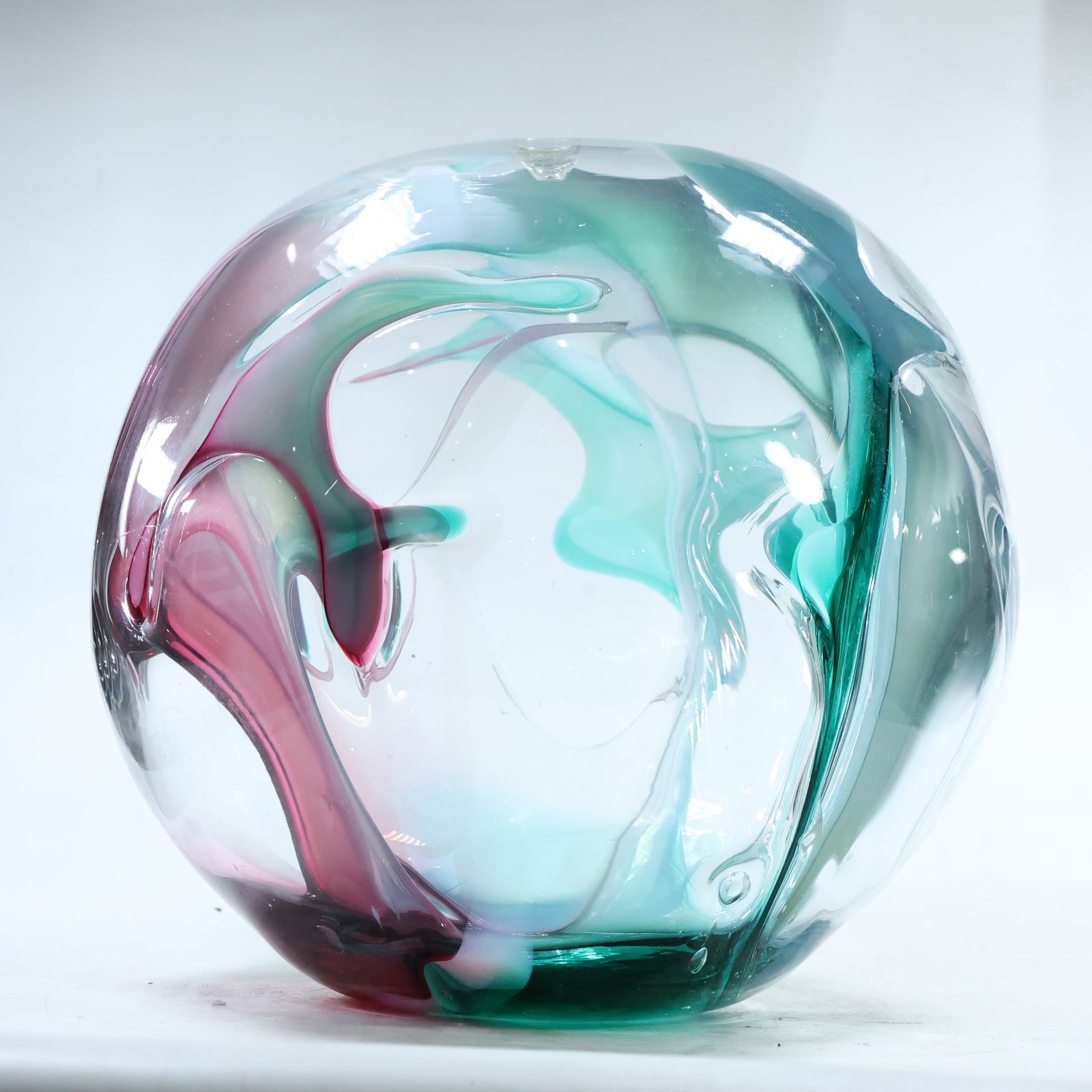 Large 14" PETER BRAMHALL Art Glass Sculpture. Glass bubble form with interior glass webbing: Large 14" PETER BRAMHALL Art Glass Sculpture. Glass bubble form with interior glass webbing. Signed on Base. size: 14 in. x 13 in. shelf D ; ASKart: Born in Bridgewater, Vermont, he became a versatile