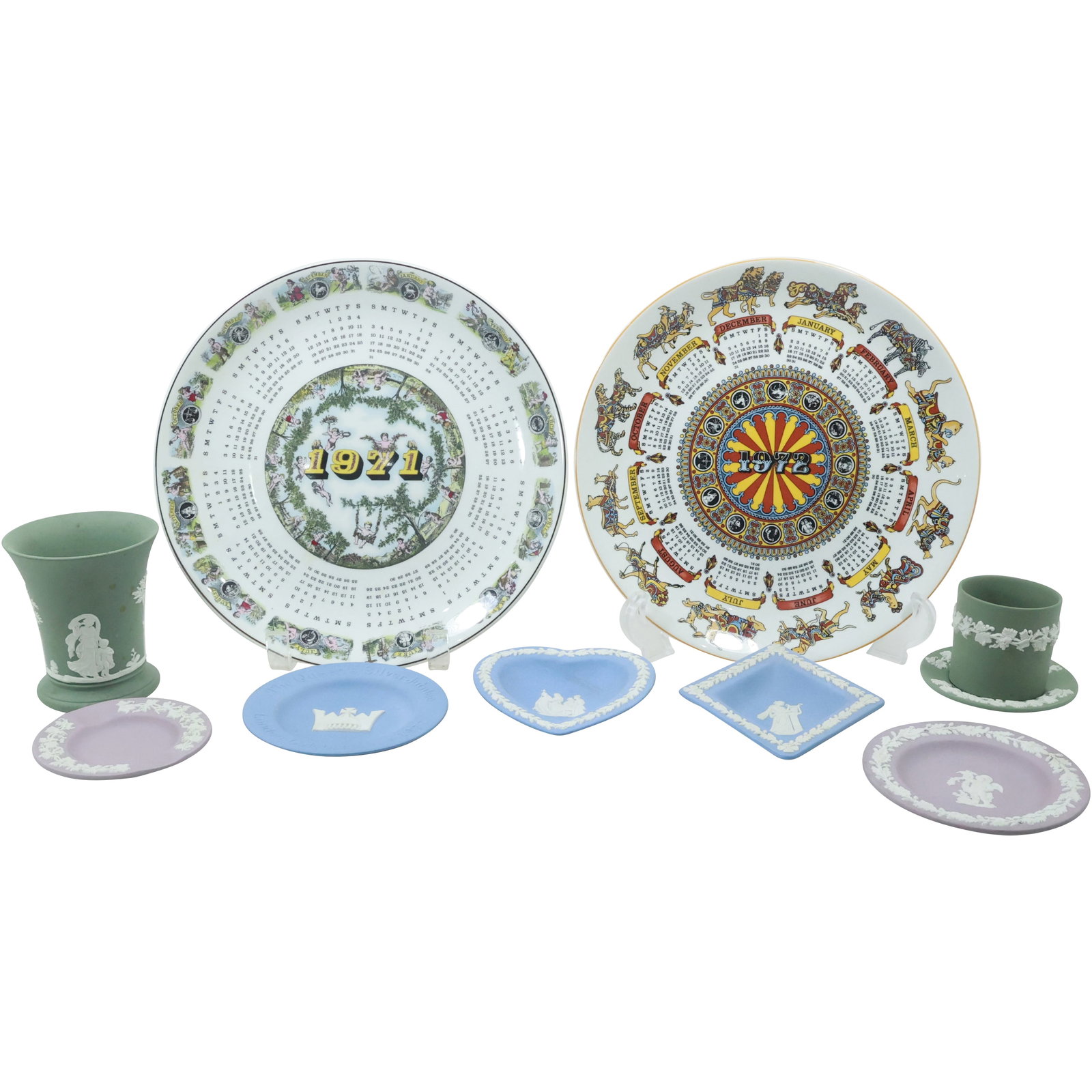 Lot of 10 Wedgwood Porcelain and Jasperware Trinket Dishes Vase Plates: lot includes 10 pieces of Wedgwood porcelain and jasperware, featuring a variety of trinket dishes, vases, and plates. The collection showcases the classic Wedgwood craftsmanship, with some items made