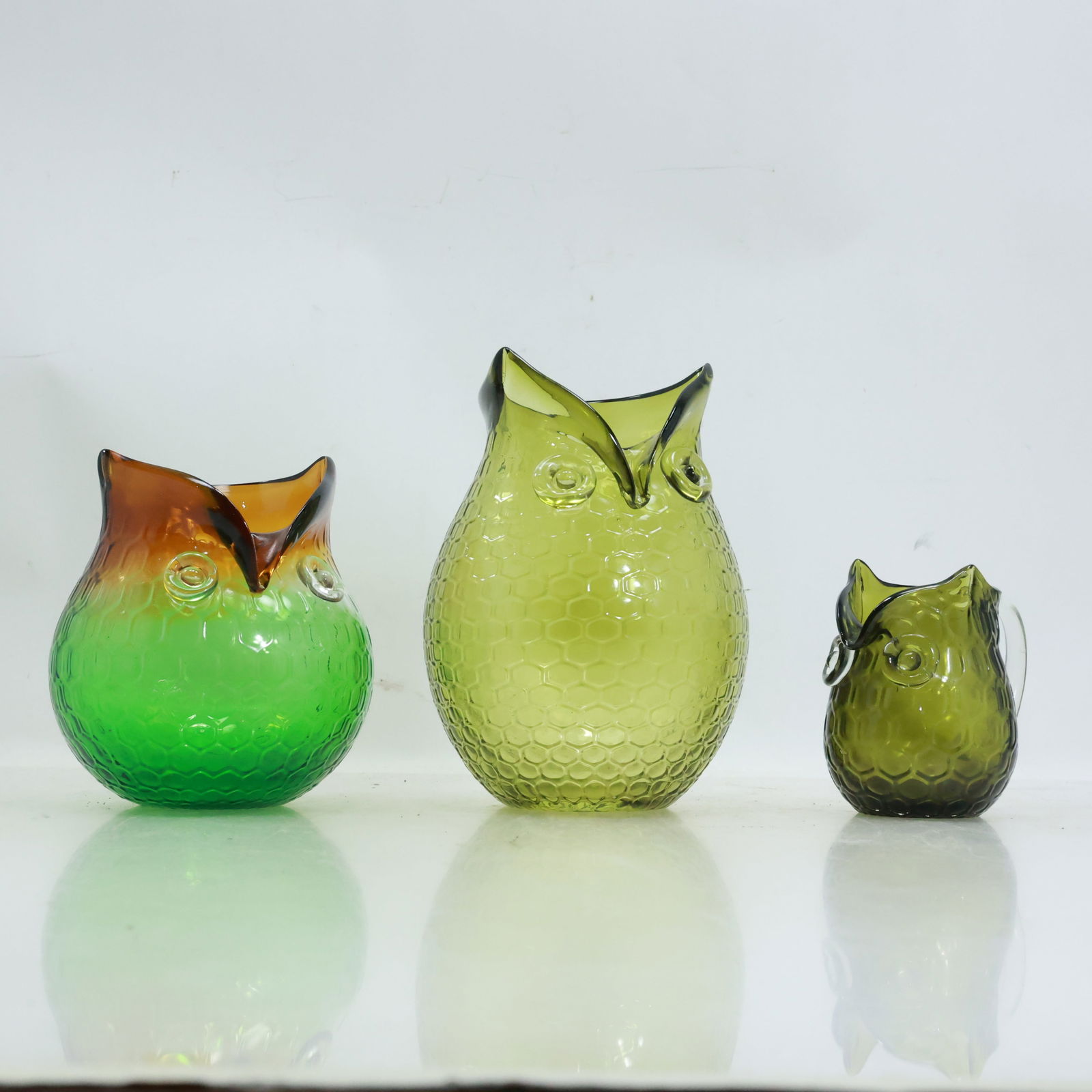 3 Glass OWL Figurative Colored Glass Pitchers in Graduated Sizes (1 of 8)