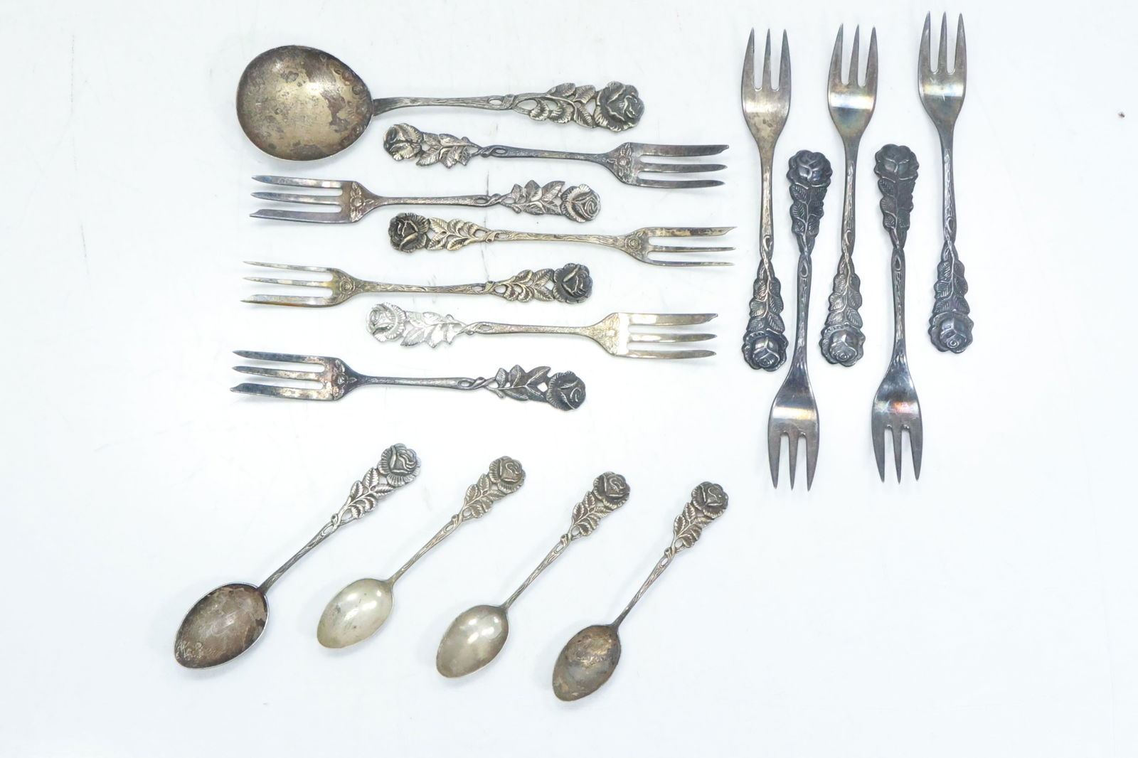 16 pieces Assorted 800 Silver Forks and Spoons, Weighs 267.5 grams (1 of 17)