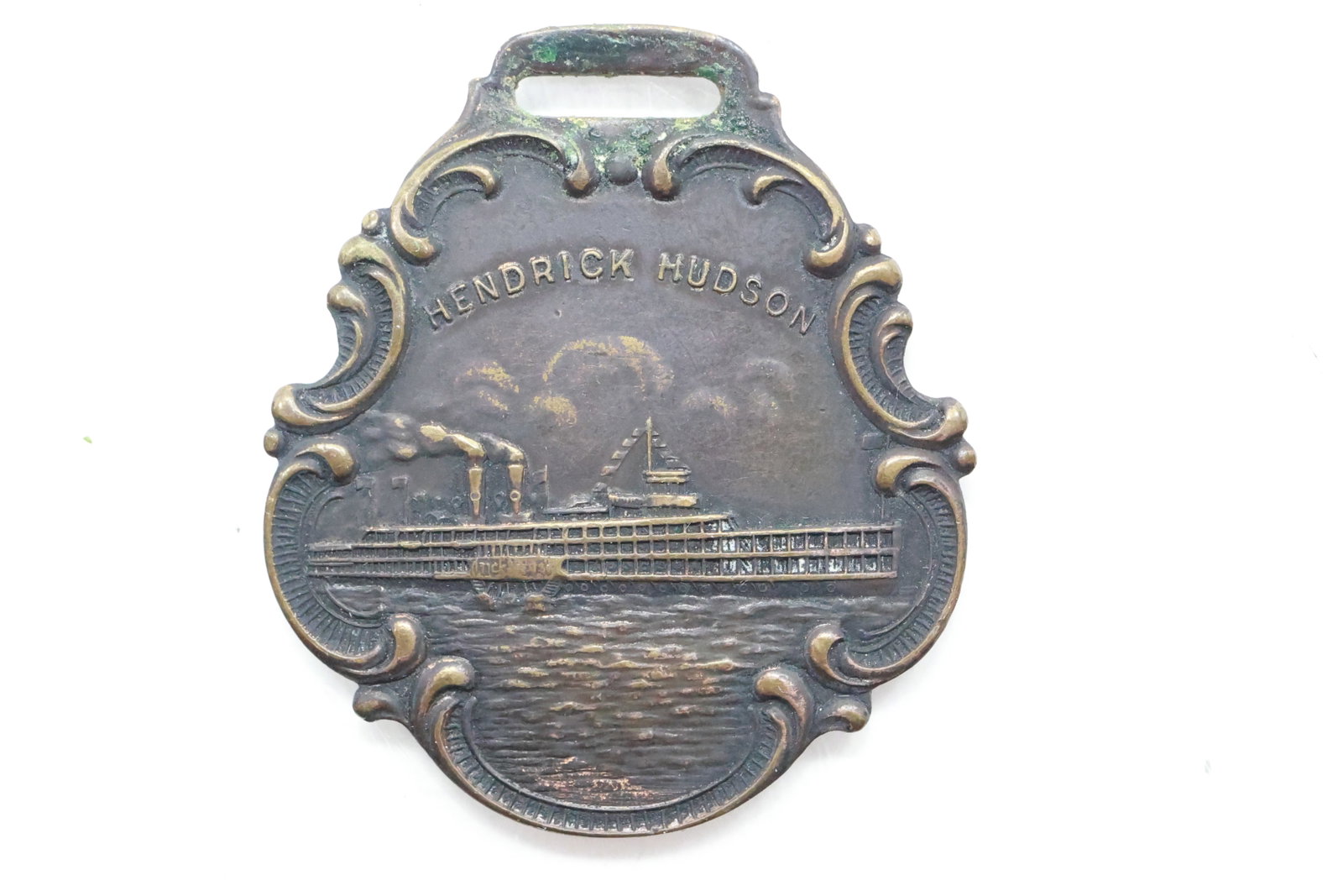 Medallion / Baggage Tag "Hendrick Hudson", 1.75 in. x 1.5 in.: Medallion / Baggage Tag "Hendrick Hudson", 1.75 in. x 1.5 in. **Important Pick-Up Information: Lots 1-100 are located at our Auction Gallery at 174 Glasco Turnpike, Saugerties, NY 12477. Pick-up for t