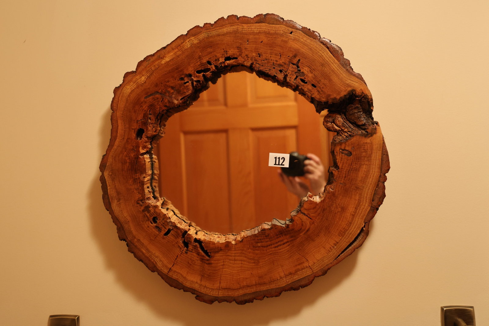 Natural Wood Slab Wall Mirror size 21 inch x 21 inch: Natural Wood Slab Wall Mirror size 21 inch x 21 inch **Important Pick-Up Information: Lots 1-100 are located at our Auction Gallery at 174 Glasco Turnpike, Saugerties, NY 12477. Pick-up for these item