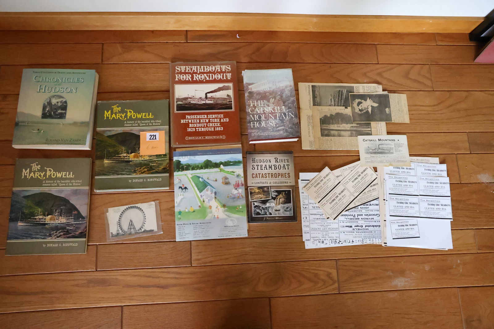 6 Assorted Books on Hudson Riverboat and Steamboat - See Pictures (1 of 8)