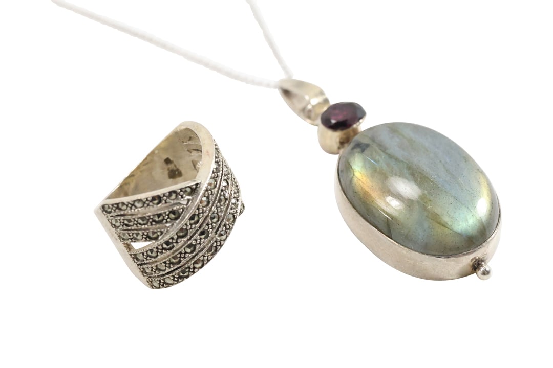 Sterling Silver Garnet and Labradorite Pendant Necklace & .925 Sterling Marcasites Ring Size 6 (1 of 14)