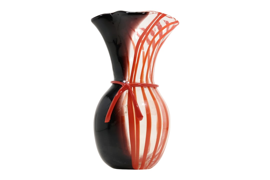 Signed Lico Zanetti ART GLASS Vase ~ Black and Red Lattice with Neck Tie 9 inches height: Signed Lico Zanetti ART GLASS Vase ~ Black and Red Lattice with Neck Tie 9 inches height. size: 9 x 5 Shelf: B