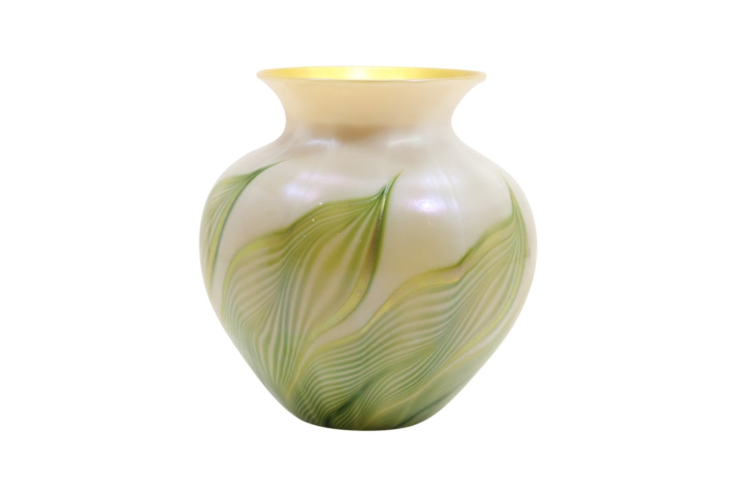 Signed Lundberg Studios Pulled Feather Art Glass Vase 6.5 in. height x 6.5 in. wide (1 of 20)
