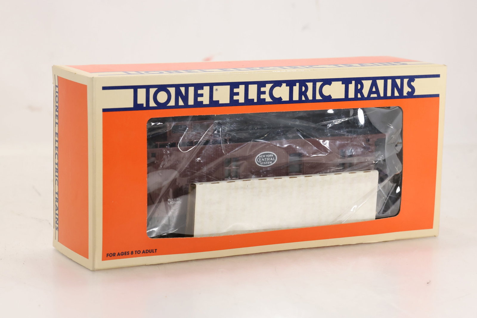 Caboose LIONEL BLT 1-60 New York Central System in Box: Caboose LIONEL BLT 1-60 New York Central System in Box. Size: 11.5 x 5.5