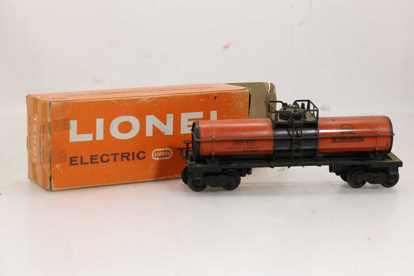 Lionel post war Chemical tank car 6315-60 with box 0 Gauge train car: Lionel post war Chemical tank car 6315-60 with box 0 Gauge train car. Size: 9.5 x 4.75