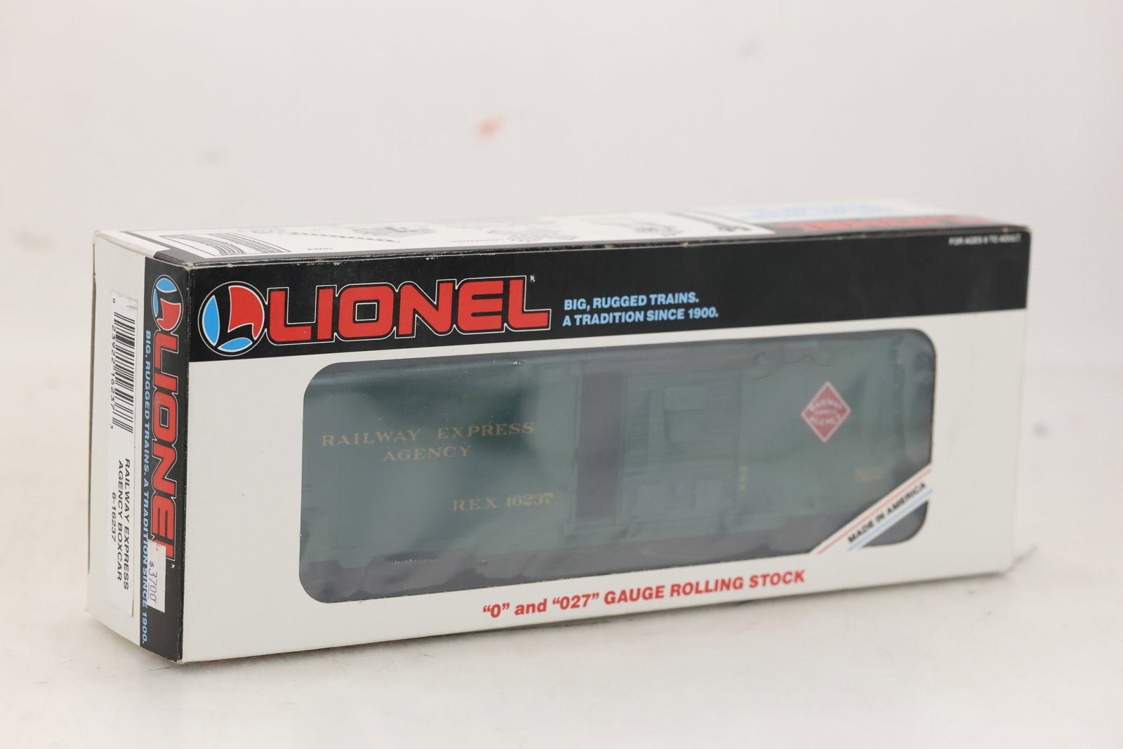 Lionel Railway Express Agency Boxcar 6-16237: Lionel Railway Express Agency Boxcar 6-16237 Size: 11.5 x 4.5 x 2.5