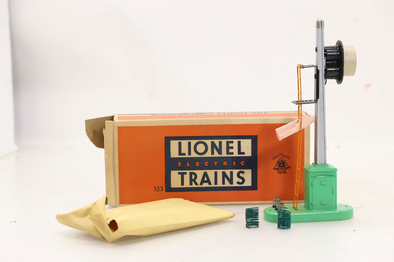 Vintage Lionel No 153 Automatic Block Signal And Control (1 of 10)