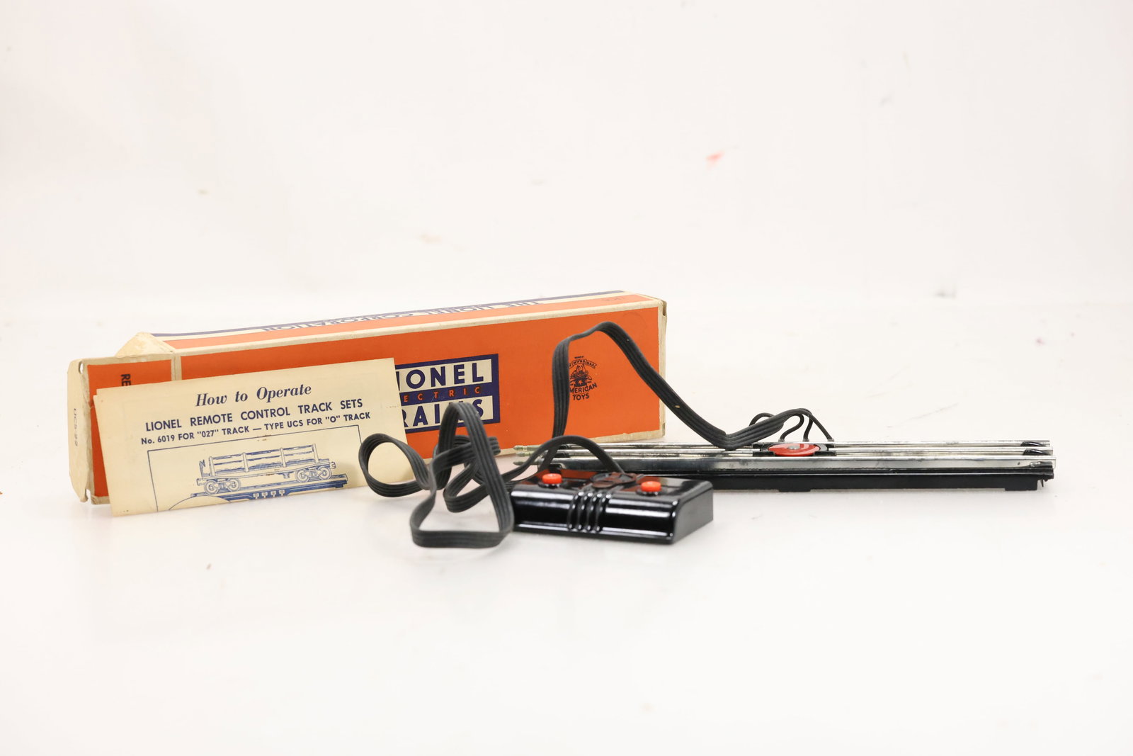 Vintage Lionel Train UCS 0 Gauge Remote Control Track Set (1 of 9)