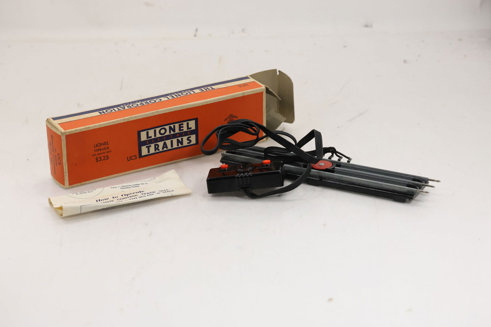 Vintage Lionel UCS 0 Gauge Remote Control Track Set (1 of 9)