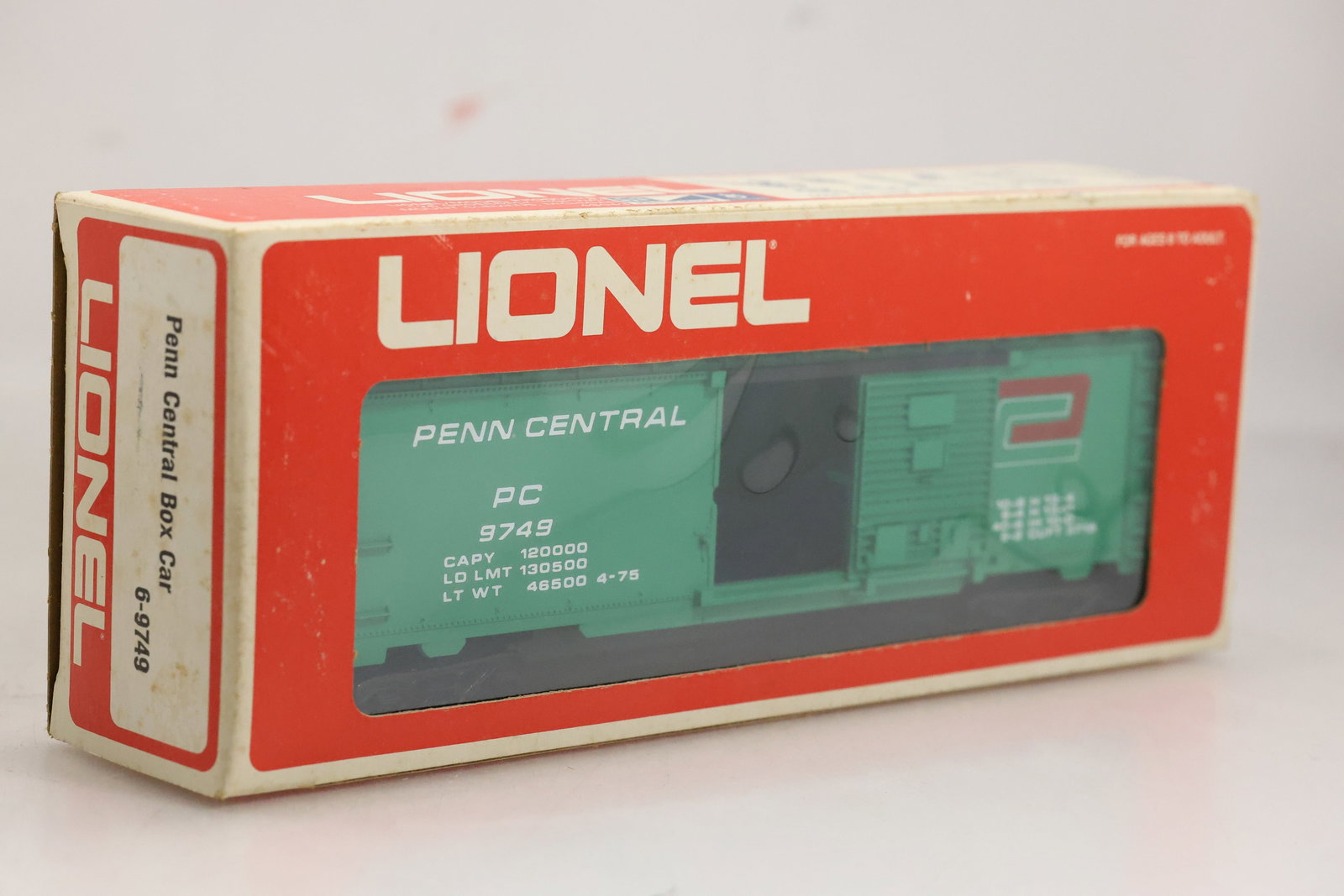 Vintage Lionel Train Penn Central Box Car 6-9749 (1 of 9)