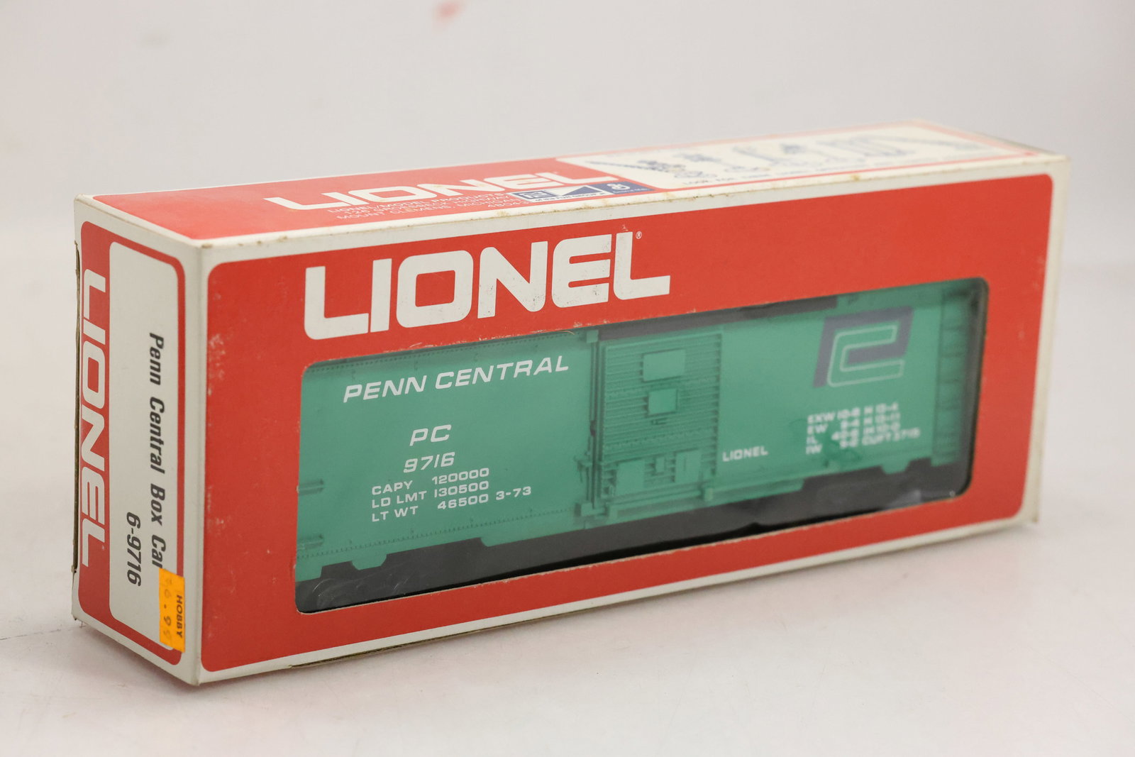 Lionel Vintage Train Penn Central Box Car 6-9716 (1 of 7)