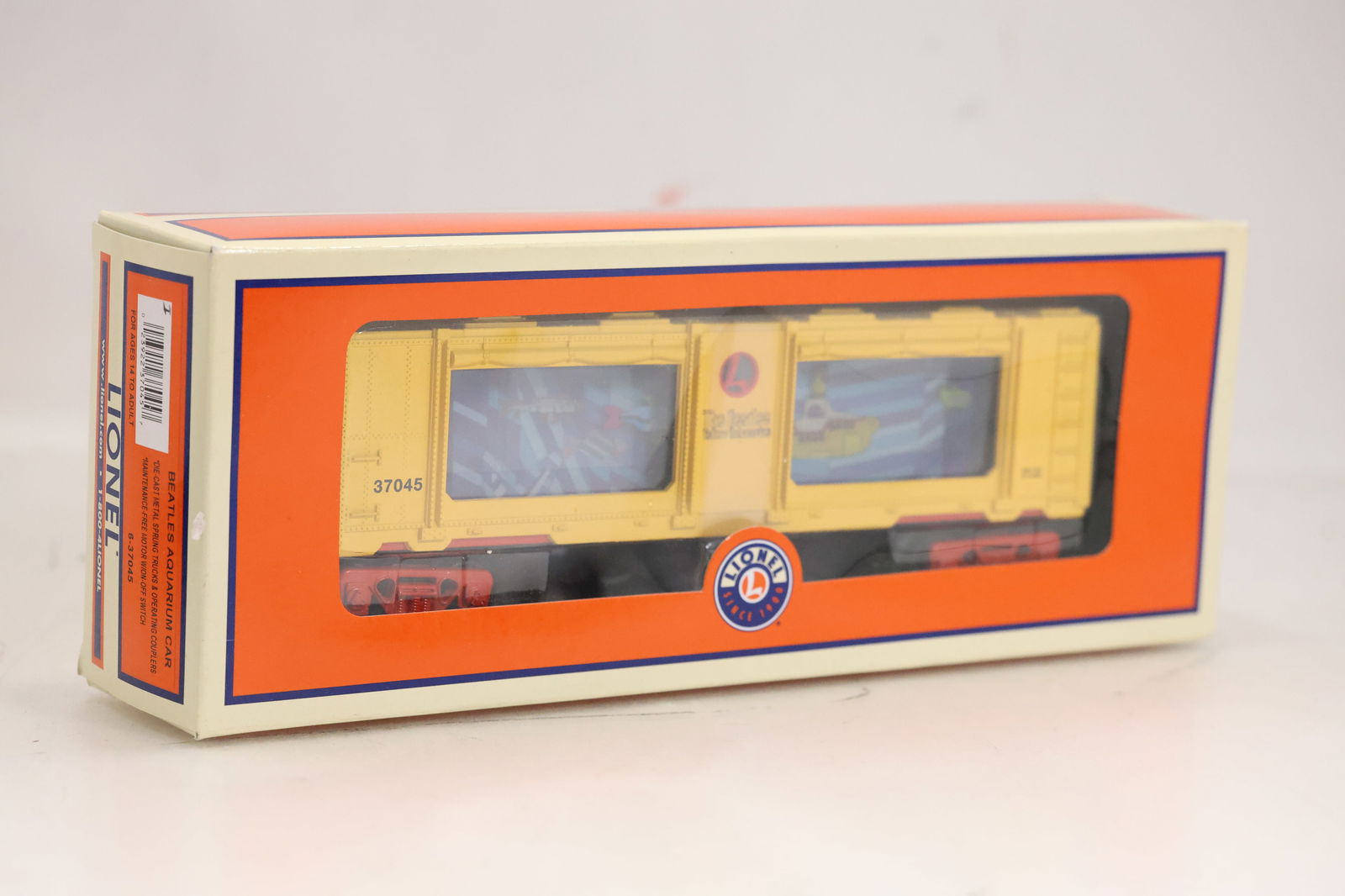 2010 Lionel Beatles Yellow Submarine Aquarium Car Model 6-37045: 2010 Lionel Beatles Yellow Submarine Aquarium Car Model 6-37045 Size: 13 x 5 x 3