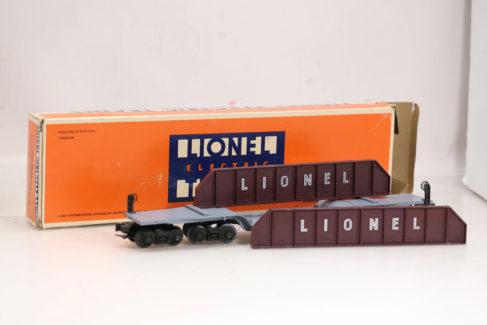 1981 Lionel 6-6509 O Gauge 16 Wheel Flatcar with Girder Load (1 of 9)