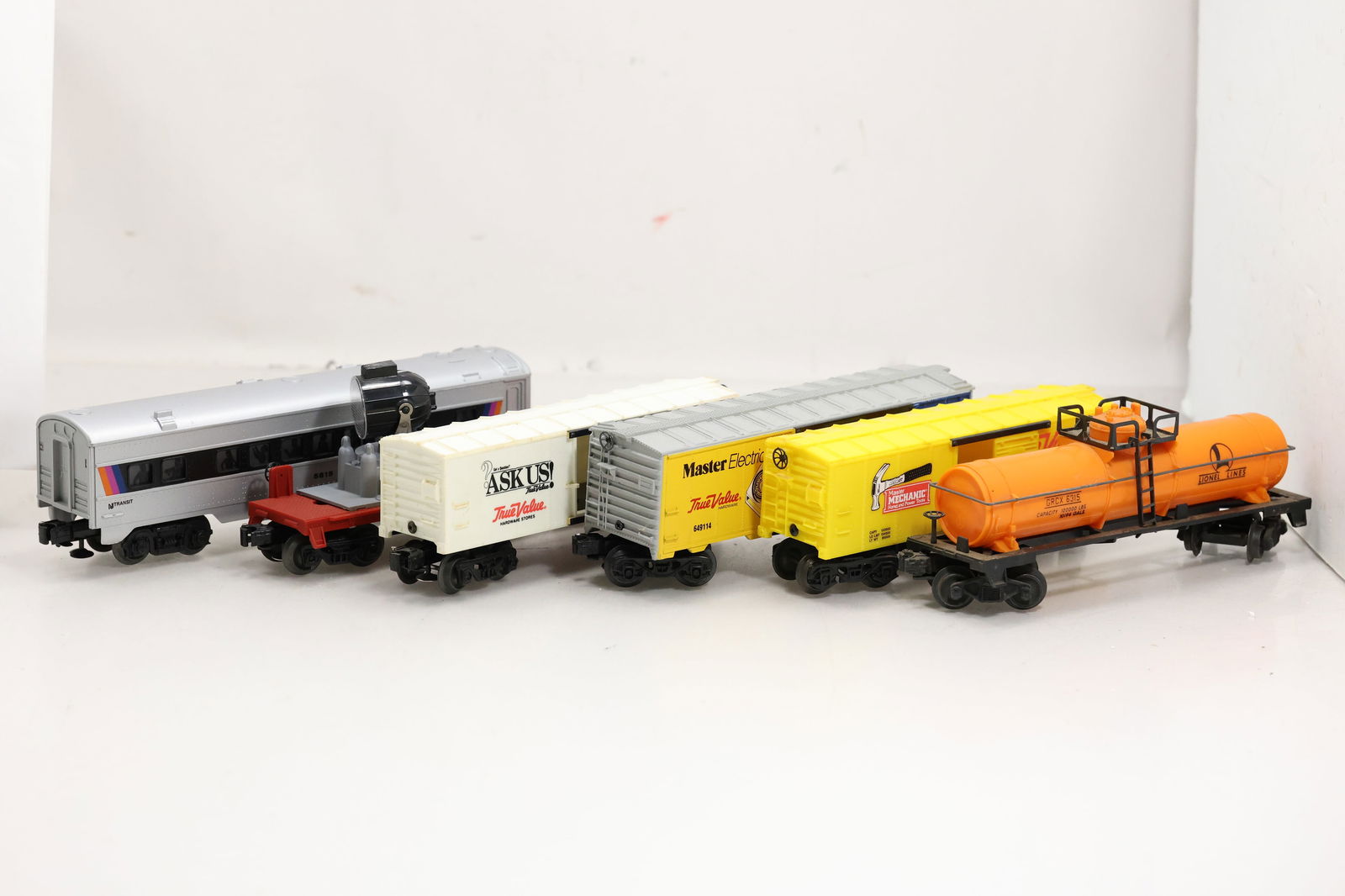 6x Vintage Lionel Train Cars (1 of 14)