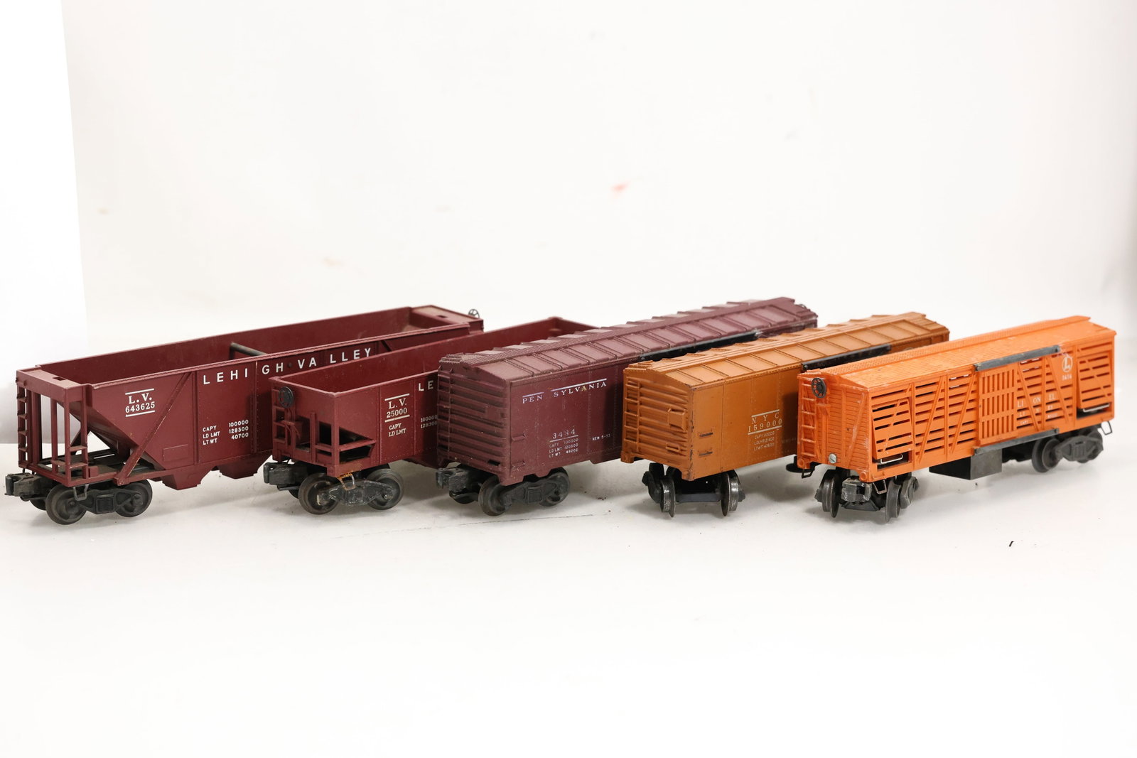 5x vintage Lionel train cars: 5x vintage Lionel train cars lehigh valley 643625 pennsylvania 3484nyc 159000 , lionel 6356 Size: 8.5 x 10.5