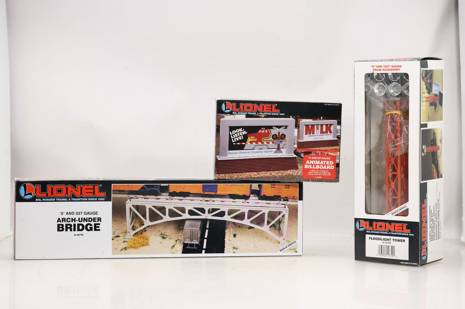3x Lionel Acessories Bridge arch-Under - Animated Billboard and Floodlight Tower (1 of 8)