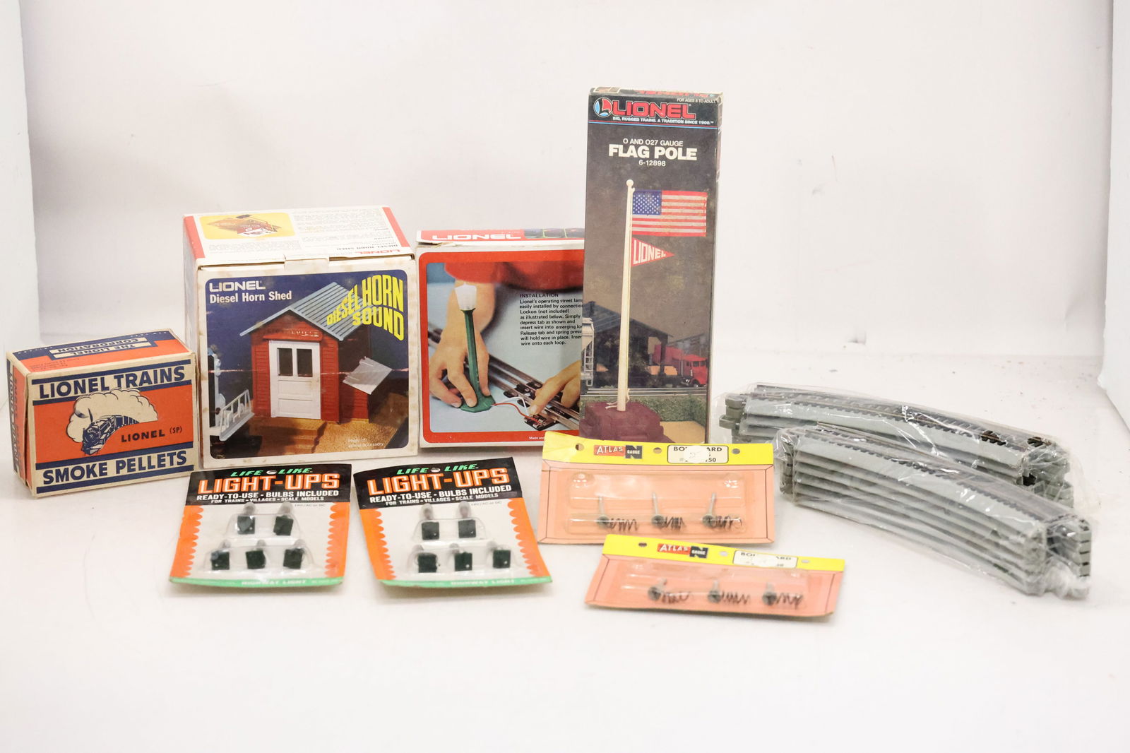 10x Lionel Train Accessories (1 of 11)
