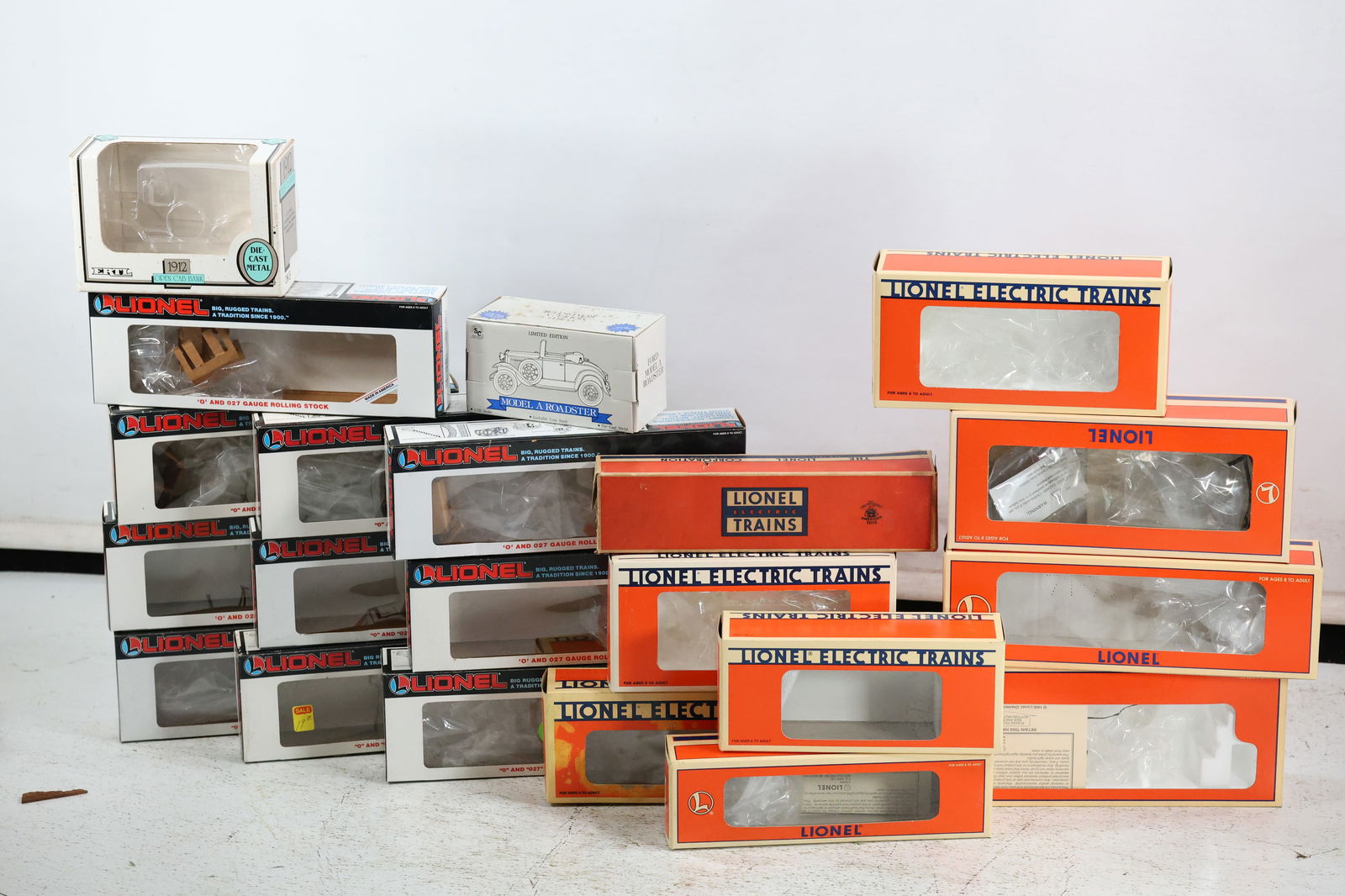 20+ Vintage Lionel Train Boxes (1 of 8)