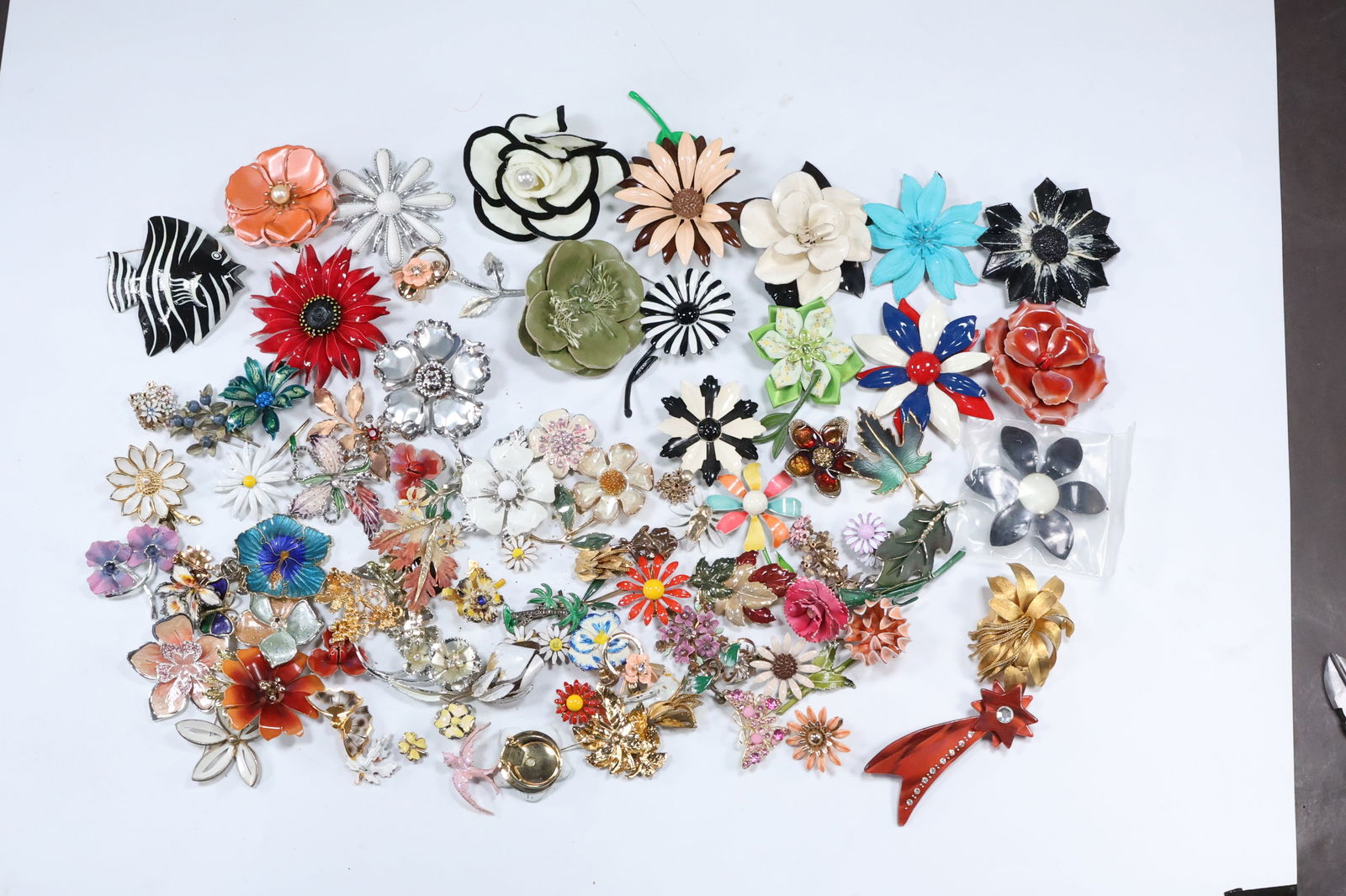 Large Estate Group Lot Costume Jewelry 93 Pieces Pins, Buckles, Buttons, Earrings, Mostly Enameled (1 of 20)