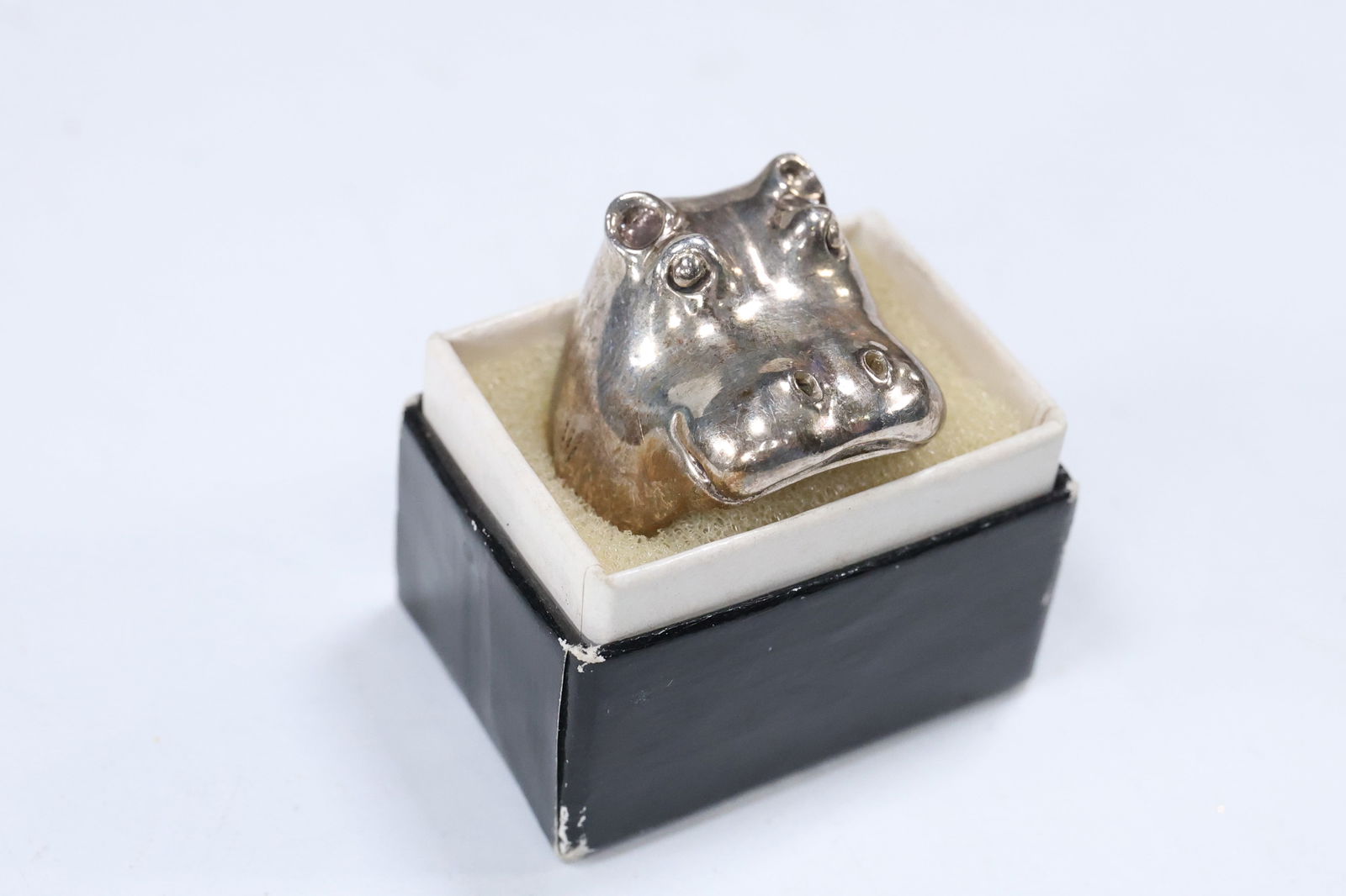 Sterling Silver Rare and Unusual HIPPO Figural Ring Size 8.5, weighs 17 grams size 1 in. x 7/8 in. (1 of 9)