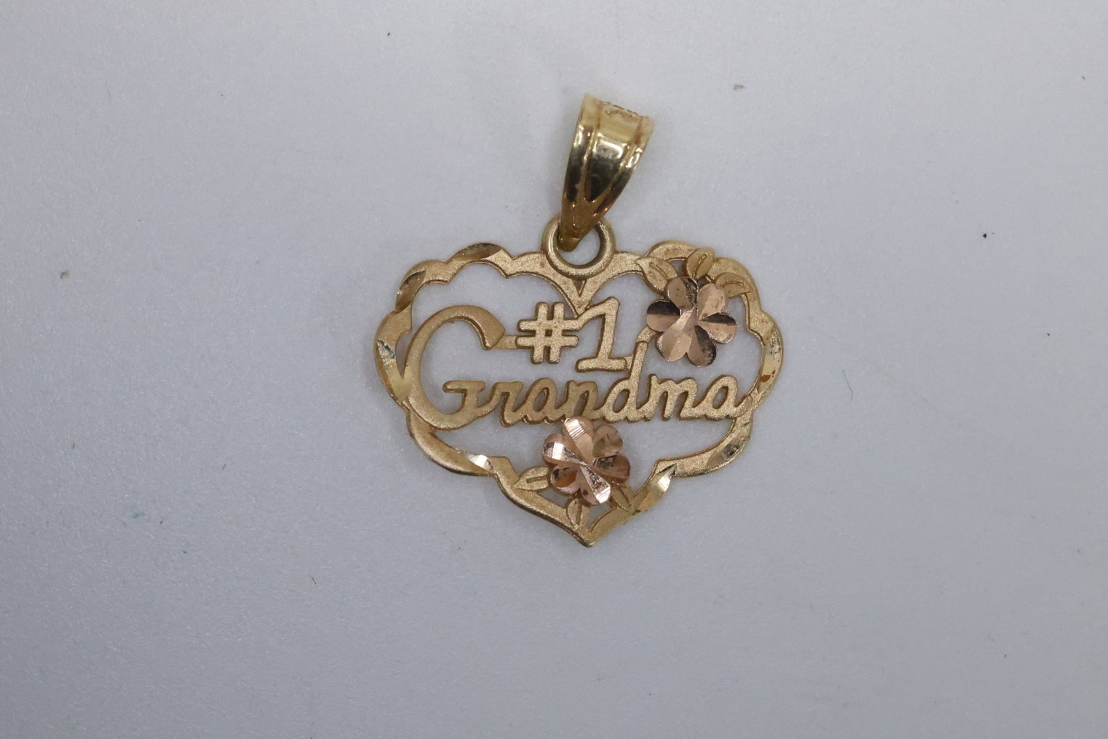 14K Gold "#1 Grandma" Charm, .5 dwt, 3/4 in. x 5/8 in.: 14K Gold "#1 Grandma" Charm, .5 dwt, 3/4 in. x 5/8 in.