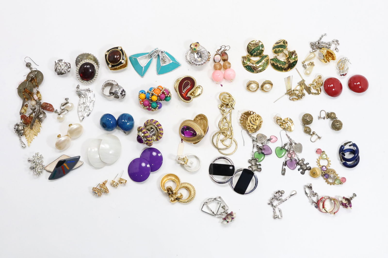 Estate Grouping Assorted Costume Fashion Design Jewelry 45 Pairs Earrings (1 of 20)