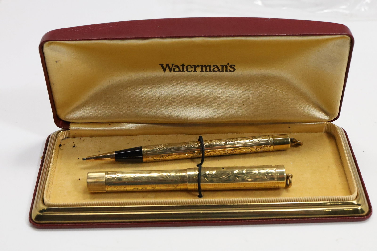 10K Gold Waterman's Made in USA Pen & Pencil Set in Original Box: 10K Gold Waterman's Made in USA Pen & Pencil Set 3 3/4 in. x 1/2 in. in Original Box 4 1/4 in. x 1/4 in.