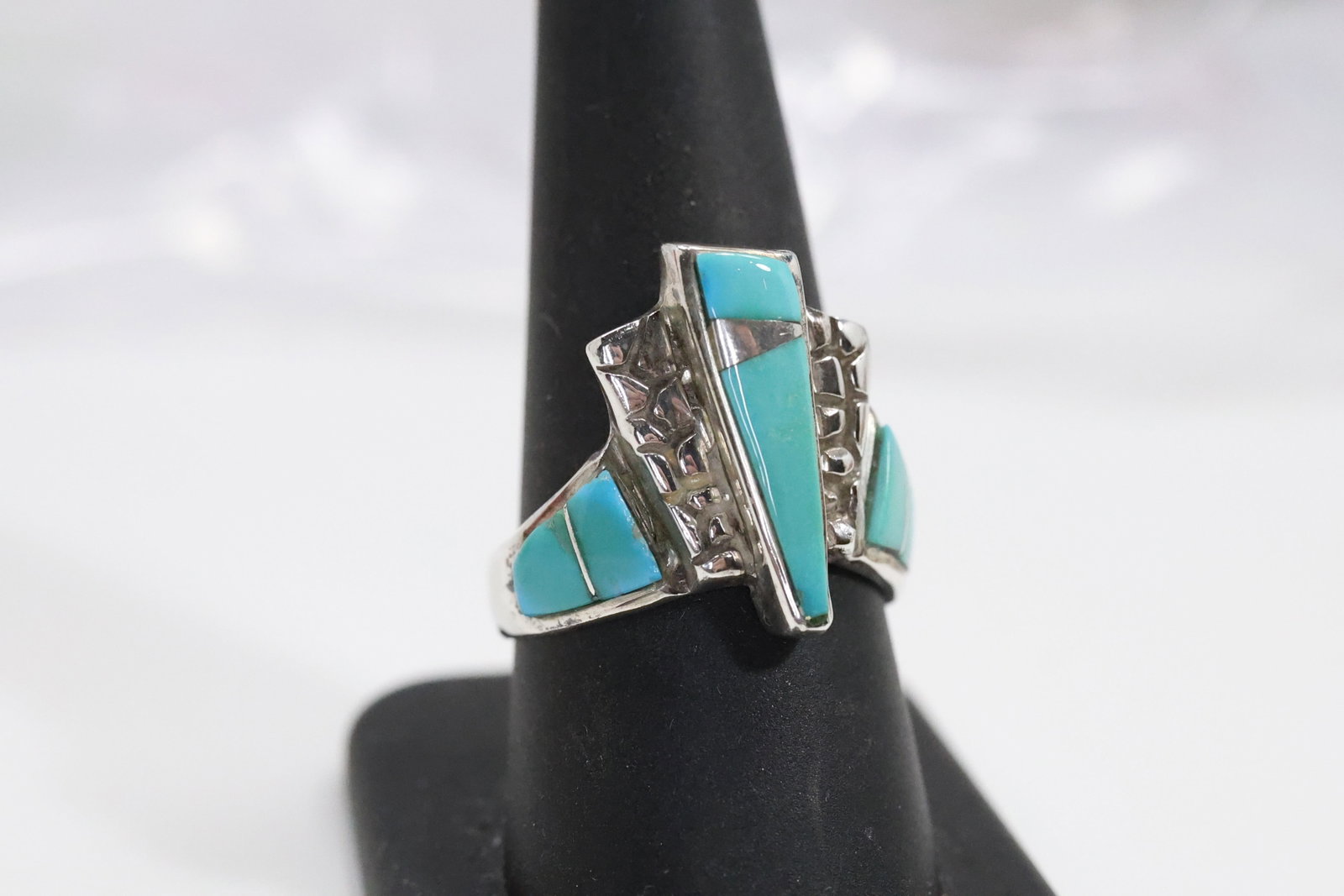.925 Sterling Silver Native American Indian with Turquoise Ring Size 9.5 , size 1 in. x 7/8 in: .925 Sterling Silver Native American Indian with Turquoise Ring Size 9.5 , size 1 in. x 7/8 in.