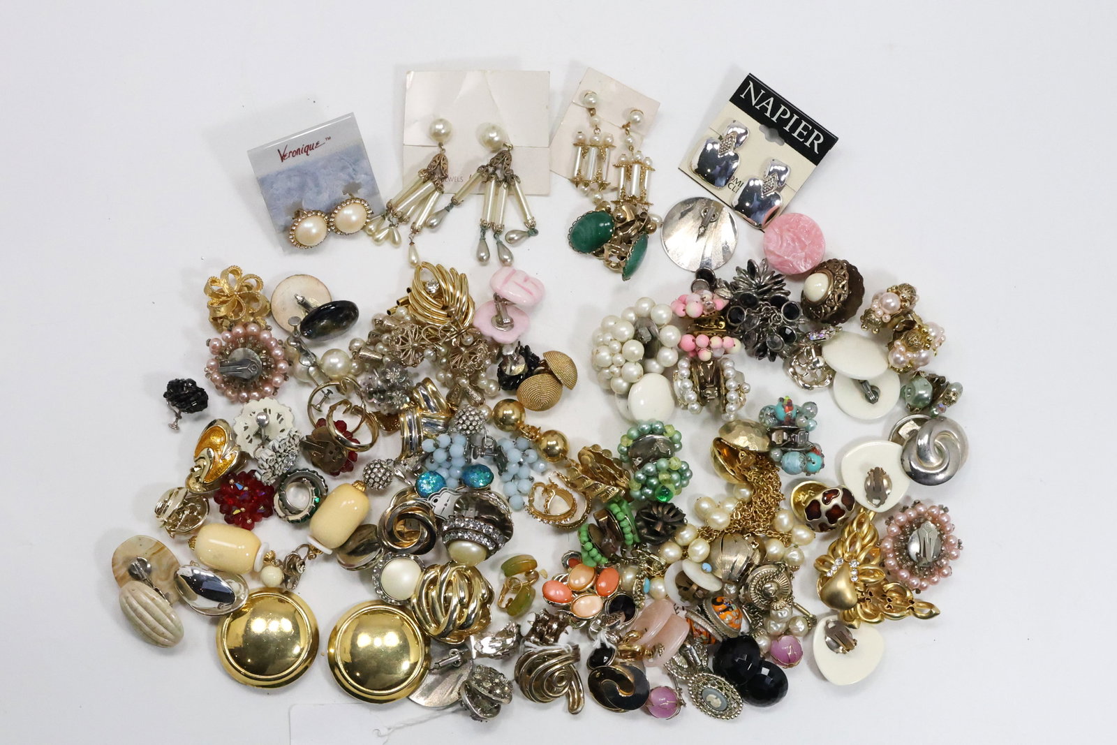 Estate Grouping Costume Fashion Jewelry 75  Assorted PAIRS DESIGNER EARRINGS (1 of 19)