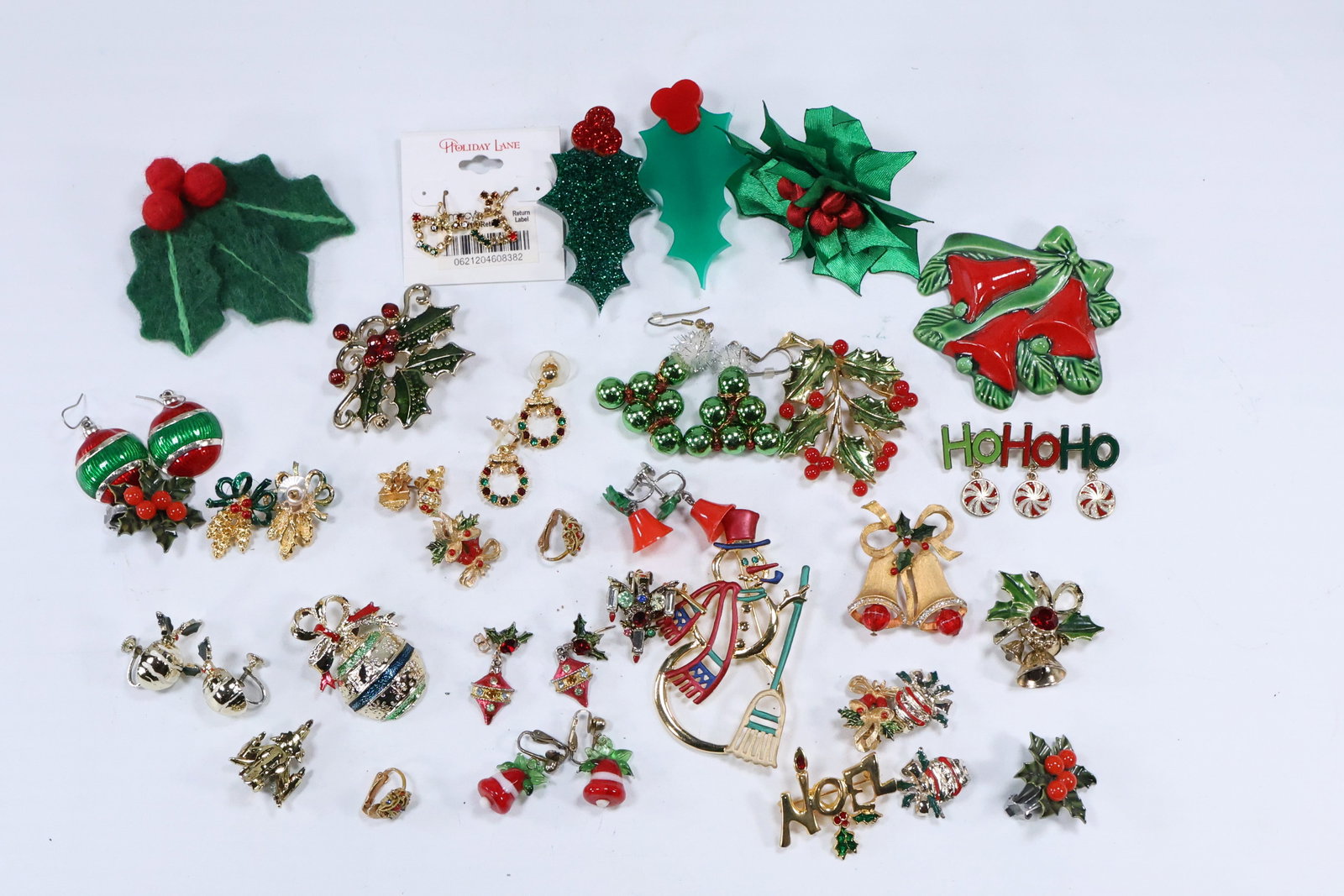 CHRISTMAS HOLIDAY Costume Jewelry: 12 Pins and 15 Pairs Earrings- Nice Selection (1 of 15)
